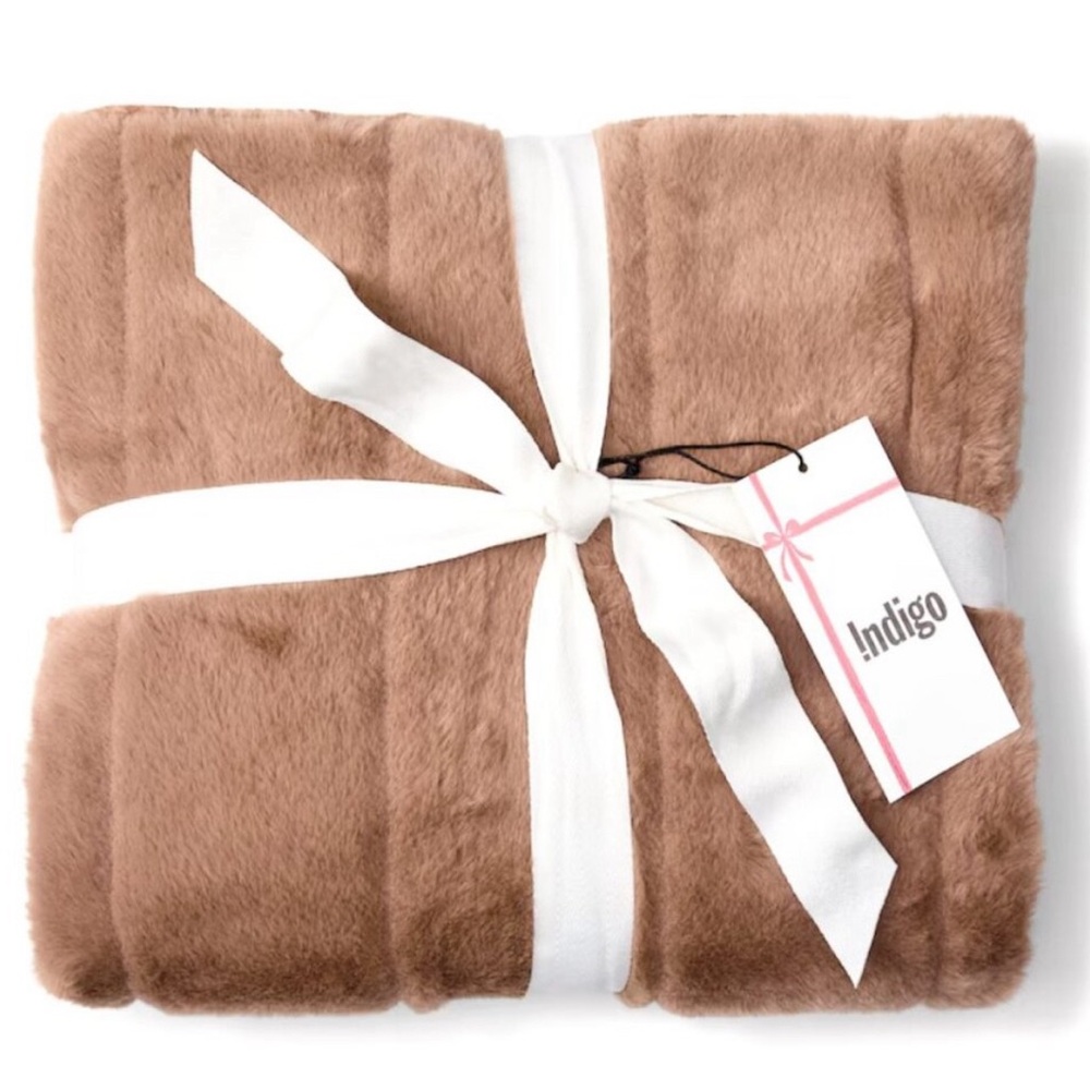 BNWT Indigo Soft Tan Throw Blanket